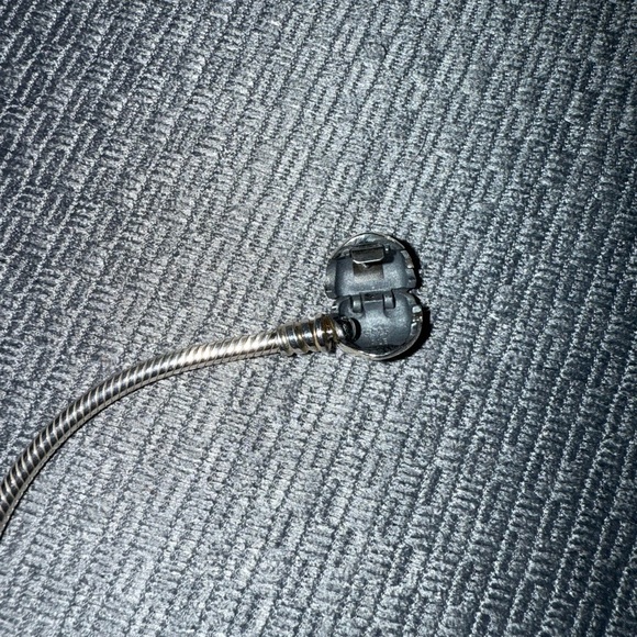 Authentic Moments Heart & Snake Chain Bracelet
Sterling silver - Picture 5 of 8